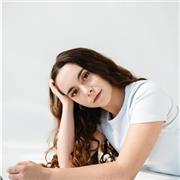 Me defino como una persona paciente, aplicada, y empática. Estoy perfectamente cualificada para dar clases de apoyo a estudiantes de ESO y Bachillerato Artístico, tal y como a alumnos de primaria. Todos estos matriculados tanto en euskera, como en castell